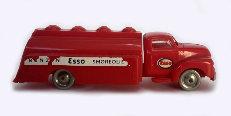 250-2 1:87 Esso Bedford Tanker