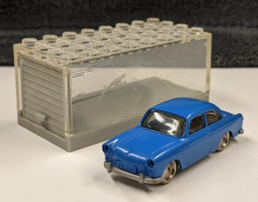 267-1 1:87 VW 1500 Limousine with Garage