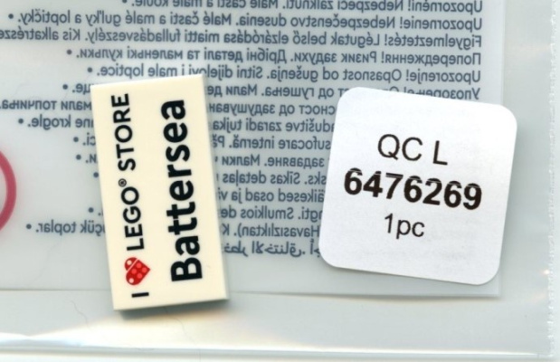 5007958-1 I Heart LEGO Store Battersea Tile