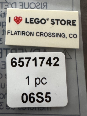 5009209-1 I Heart LEGO Store Flatiron Crossing, CO