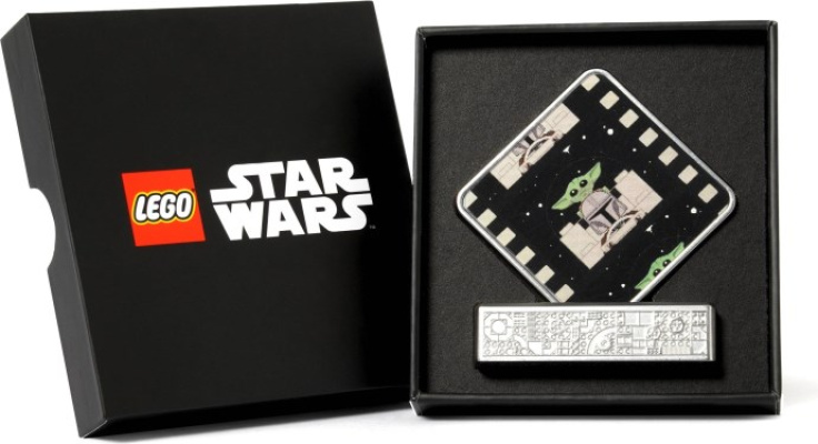 5010320-1 The Mandalorian and Grogu Display