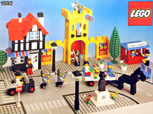 1592-1 Town Square - Castle Scene