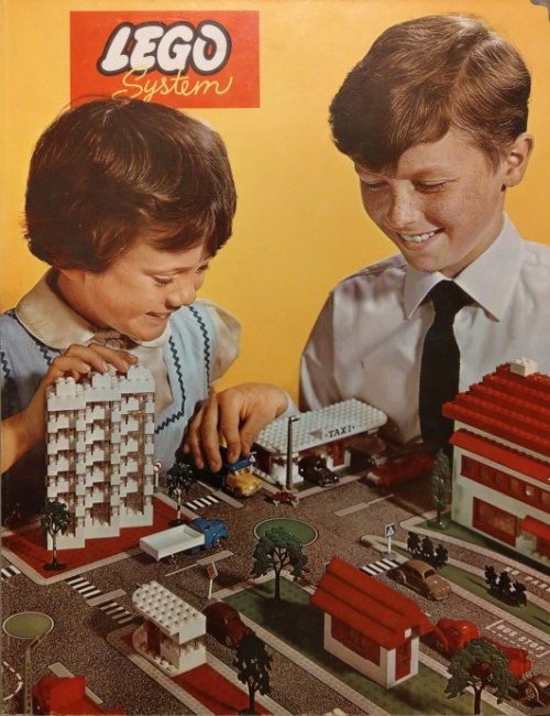 200-5 LEGO Town Plan Board, UK / Australian Cardboard Version