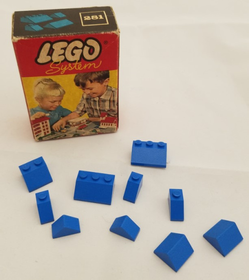 281-2 1 x 2 and 3 x 2 Sloping Bricks, Blue