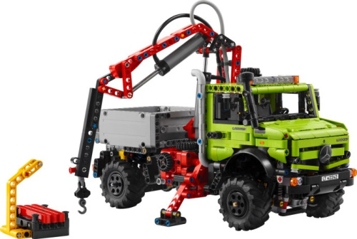 42242-1 Mercedes-Benz Unimog U 5023 with Crane