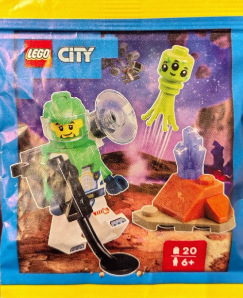 952511-1 Astronaut with Alien and Crystal
