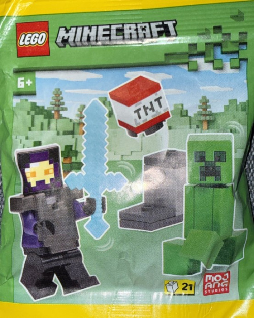 L0002247-1 Realm Raider with Creeper and TNT Launcher